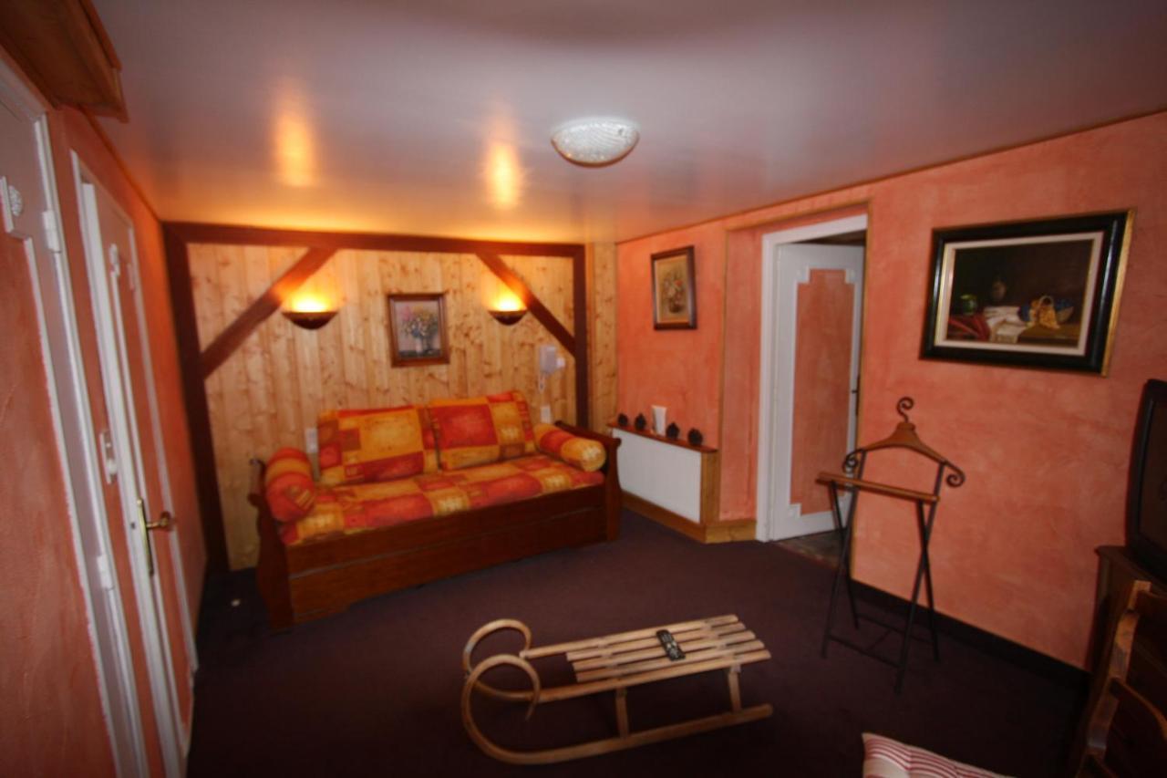 Hotel Le Rocher Blanc Albaret-Sainte-Marie ภายนอก รูปภาพ