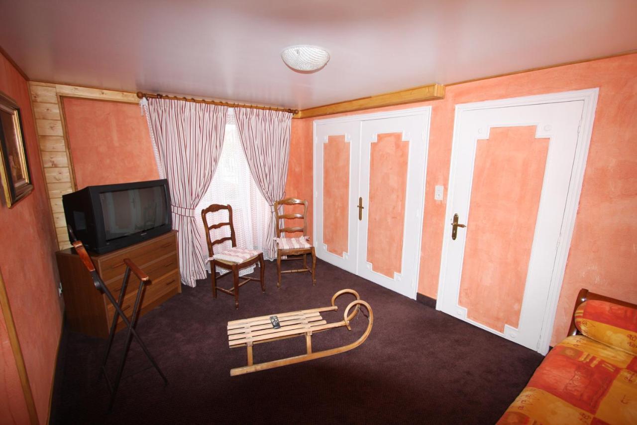 Hotel Le Rocher Blanc Albaret-Sainte-Marie ภายนอก รูปภาพ