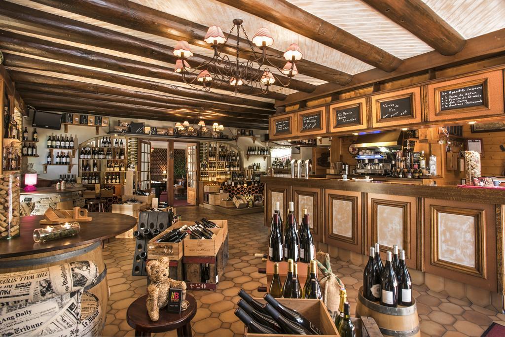 Hotel Le Rocher Blanc Albaret-Sainte-Marie ภายนอก รูปภาพ