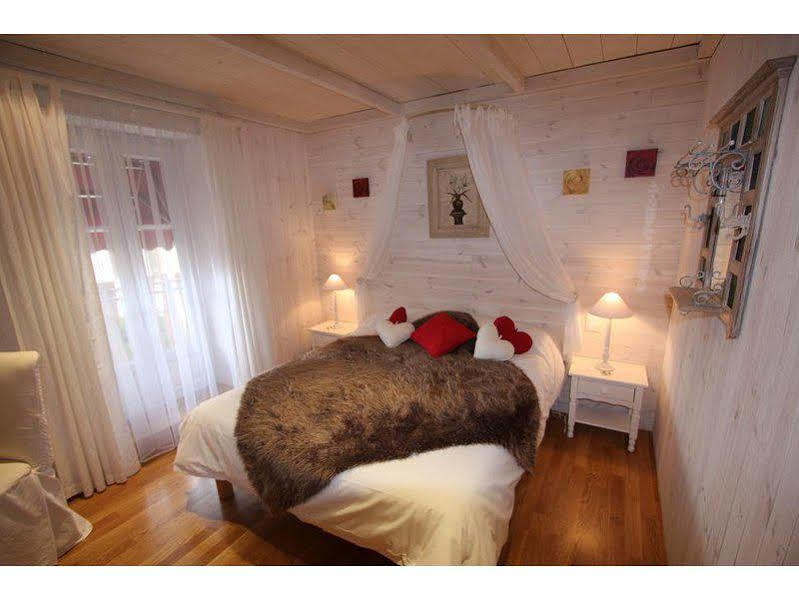 Hotel Le Rocher Blanc Albaret-Sainte-Marie ภายนอก รูปภาพ