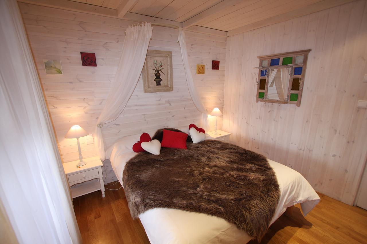 Hotel Le Rocher Blanc Albaret-Sainte-Marie ภายนอก รูปภาพ