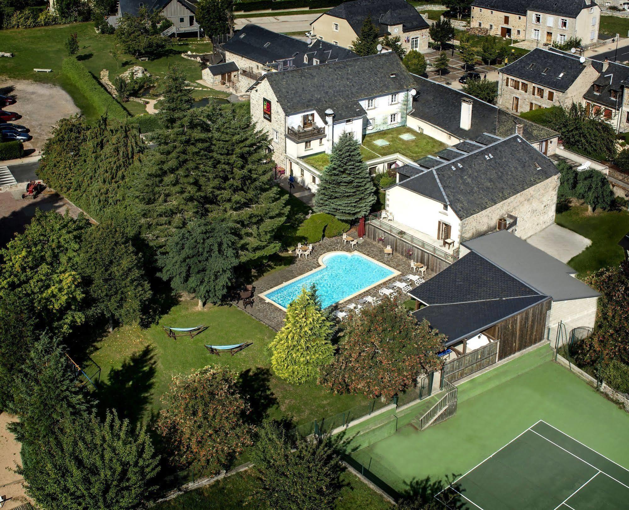 Hotel Le Rocher Blanc Albaret-Sainte-Marie ภายนอก รูปภาพ