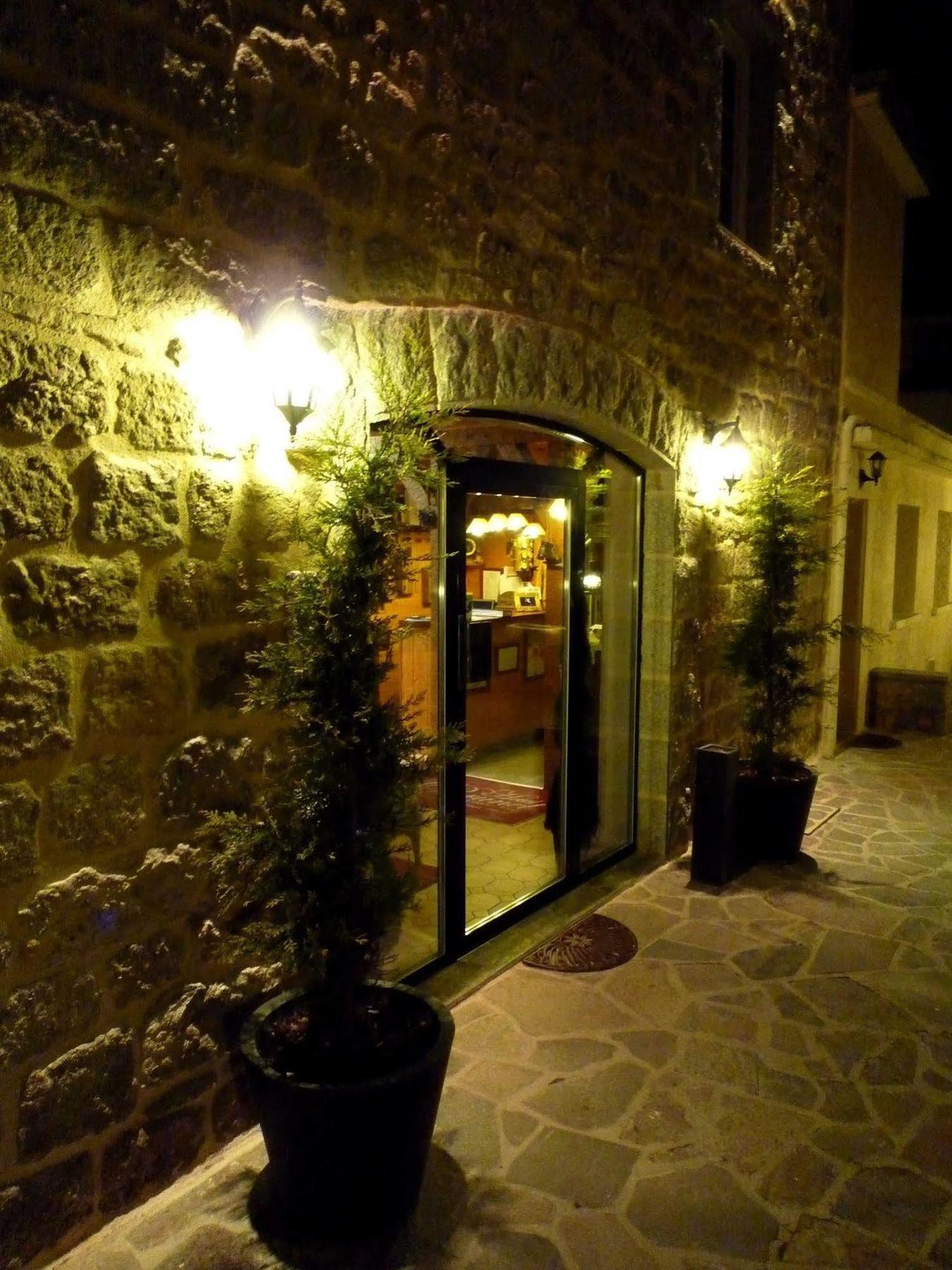 Hotel Le Rocher Blanc Albaret-Sainte-Marie ภายนอก รูปภาพ