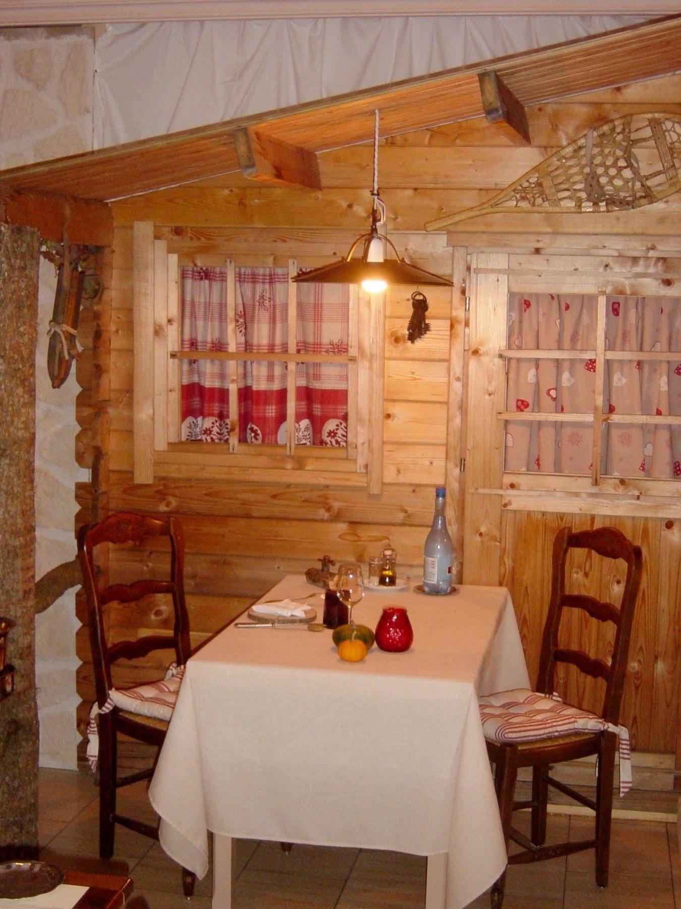 Hotel Le Rocher Blanc Albaret-Sainte-Marie ภายนอก รูปภาพ