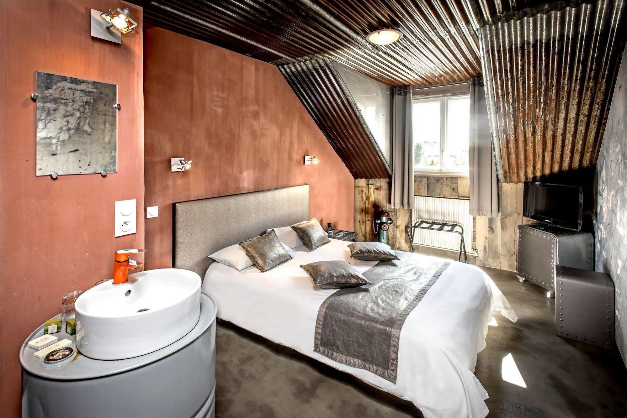 Hotel Le Rocher Blanc Albaret-Sainte-Marie ภายนอก รูปภาพ
