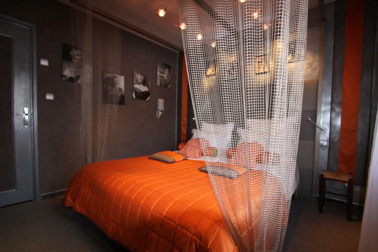 Hotel Le Rocher Blanc Albaret-Sainte-Marie ภายนอก รูปภาพ
