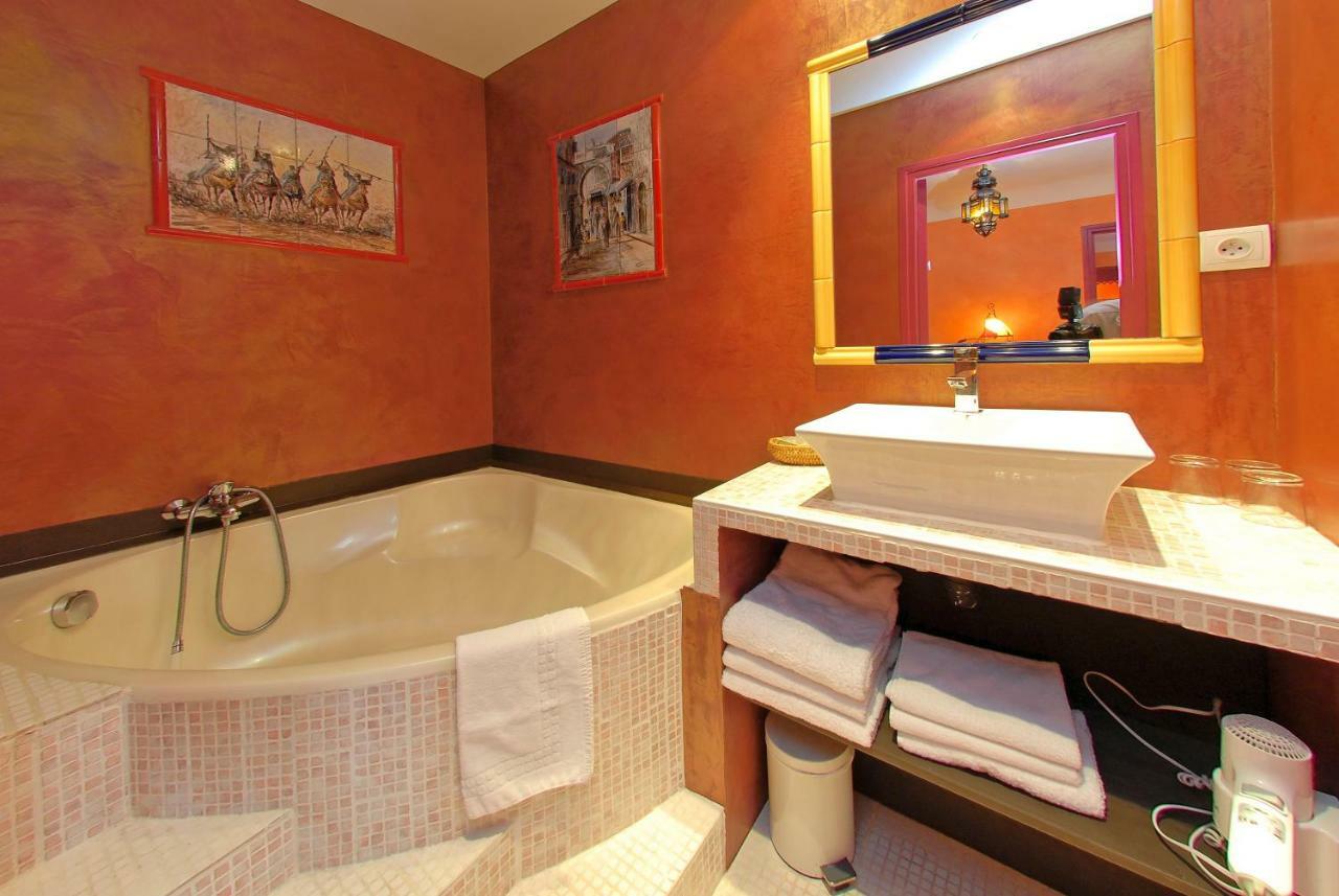 Hotel Le Rocher Blanc Albaret-Sainte-Marie ภายนอก รูปภาพ