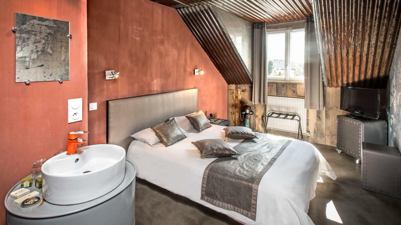 Hotel Le Rocher Blanc Albaret-Sainte-Marie ภายนอก รูปภาพ