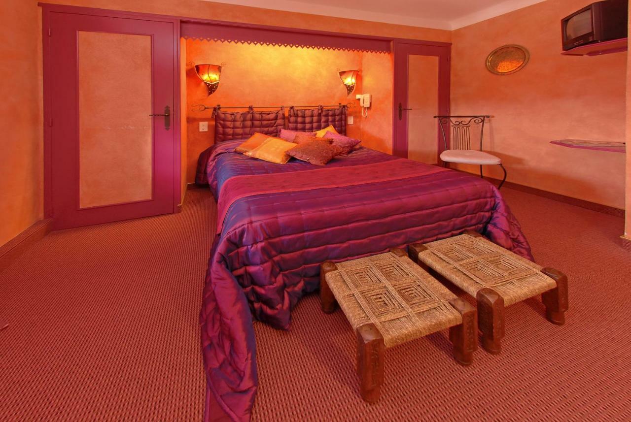 Hotel Le Rocher Blanc Albaret-Sainte-Marie ภายนอก รูปภาพ